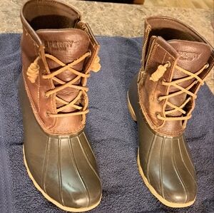 Women's Sperry Saltwater Duck BootsSize 10Color: BrownMaterialsMaterial Upper